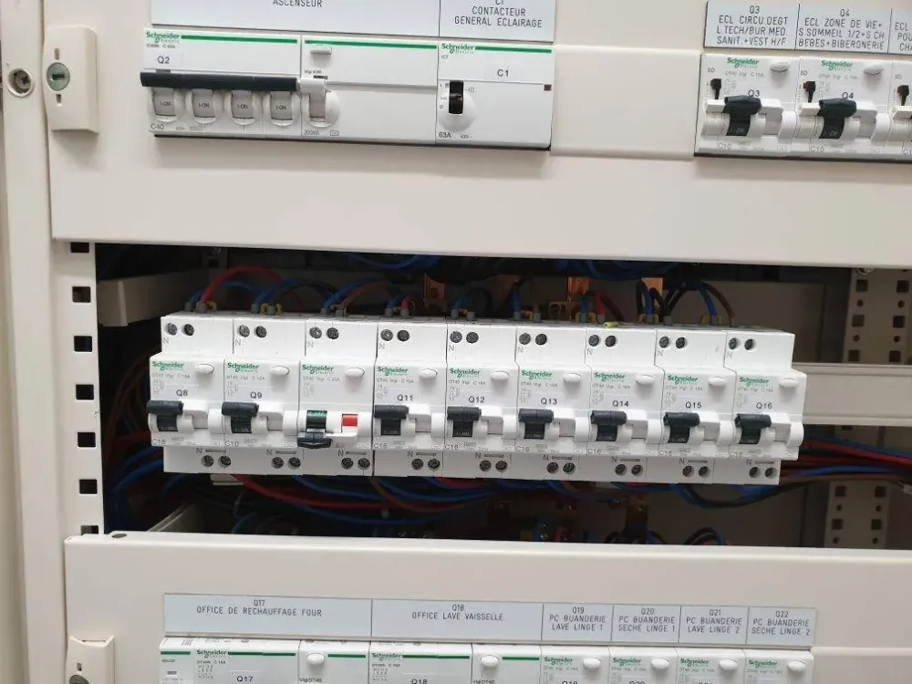 travaux d’installations électriquwebp